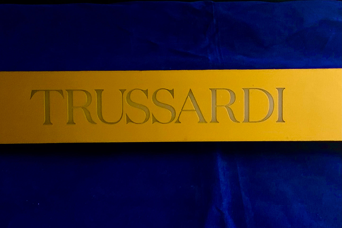 INSEGNA "TRUSSARDI"