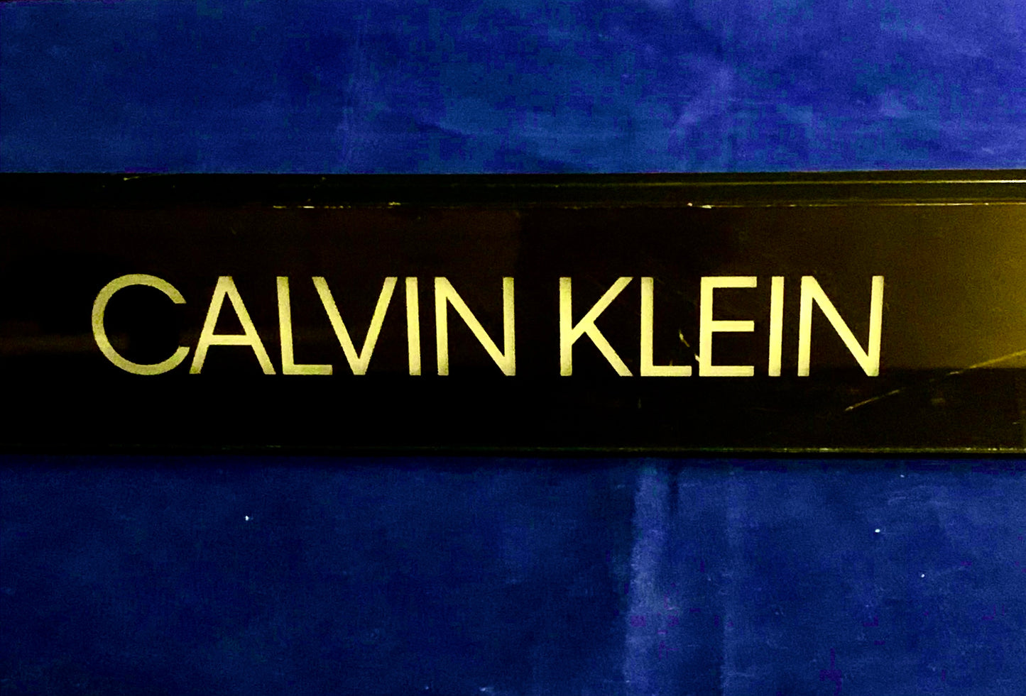 INSEGNA "KALVIN KLEIN"