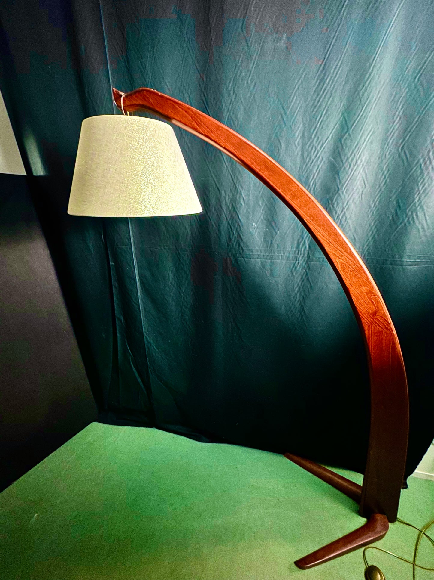 LAMPADA AD ARCO IN LEGNO 2